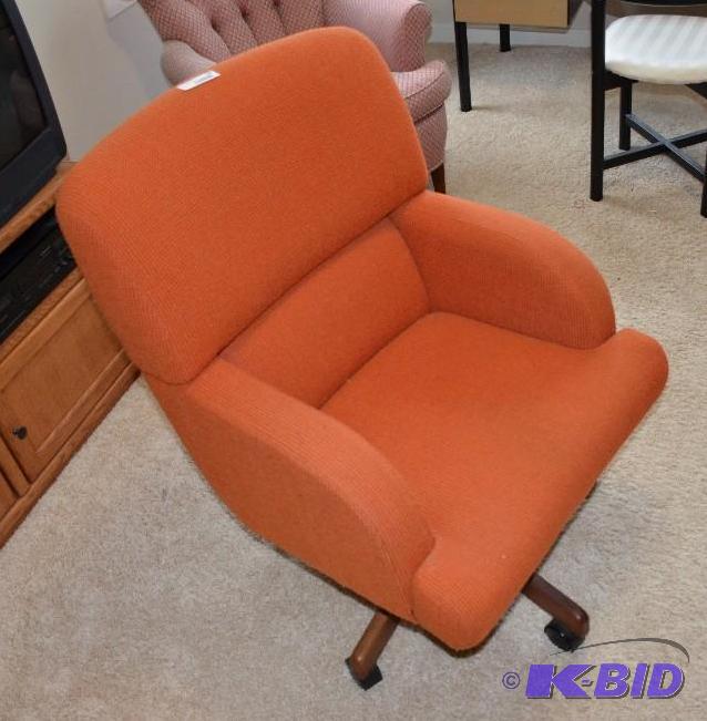 lot 186 image: Nice Eames era retro orange padded office cha...