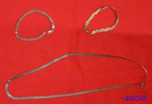 lot 204 image: Sterling silver chain snake made in Italy...