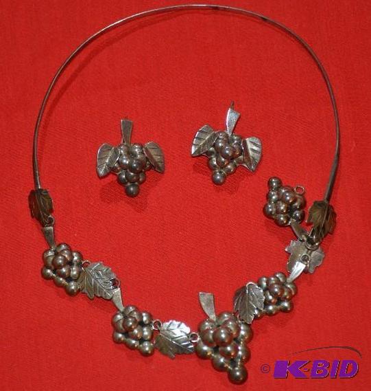 lot 207 image: Vintage Mexico silver grape cluster necklace ...