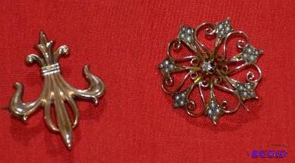 lot 209 image: Antique to vintage brooch pins. small pearl-l...