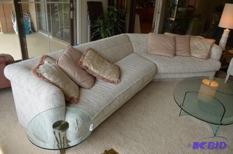 lot 21 image: Very nice retro 1950s couch made by Previews...