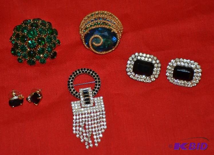 lot 216 image: Beautiful vintage jewelry brooches  pins...