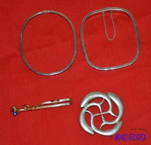 lot 221 image: Pins and tie tack bar with blue stone, 2 bra...