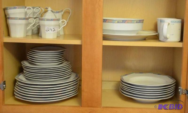 lot 242 image: Christopher Stuart Southwest pattern Fine Chi...
