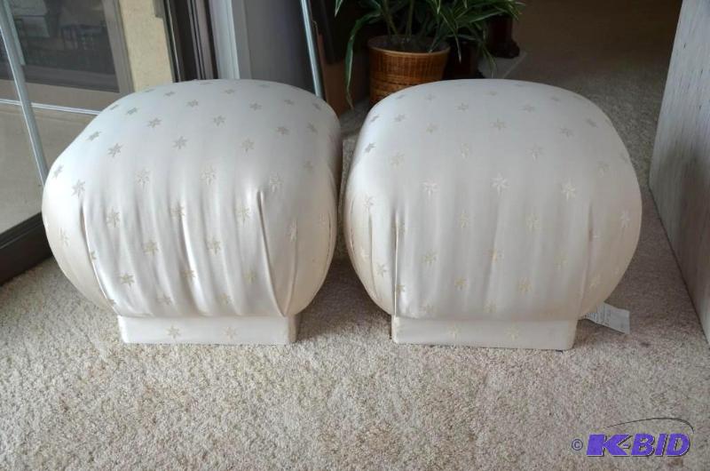 lot 29 image: Two ottomans 19x19x17"...