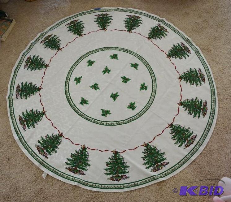lot 291 image: Beautiful silk SPODE Christmas tree skirt 66&...