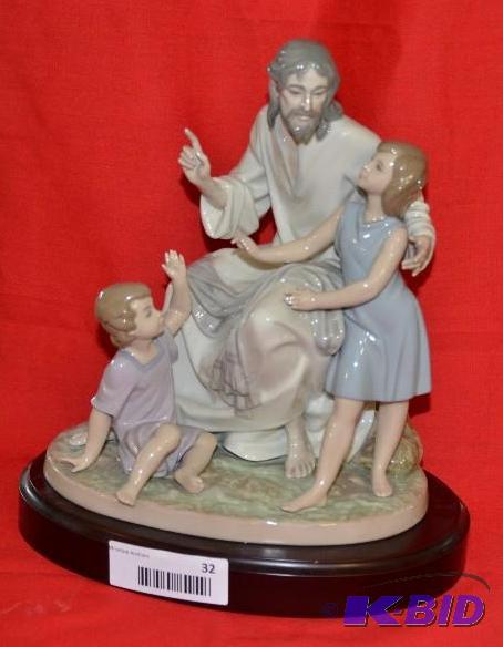 lot 32 image: Lladro #5961 9x12"...