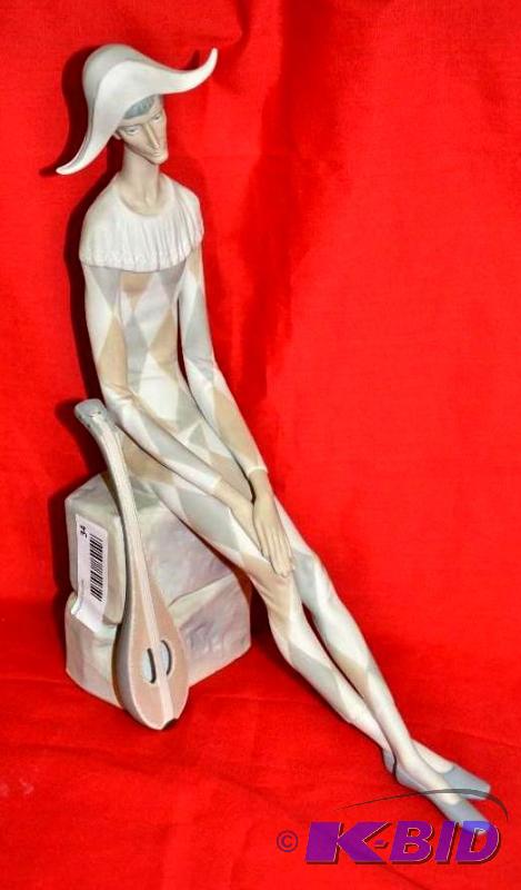 lot 34 image: Lladro 15" tall &quotSad Harelquin"...