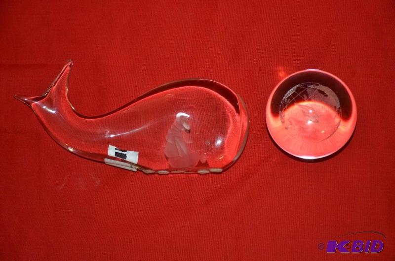 lot 42 image: Glass whale 8" long & globe 4" ...