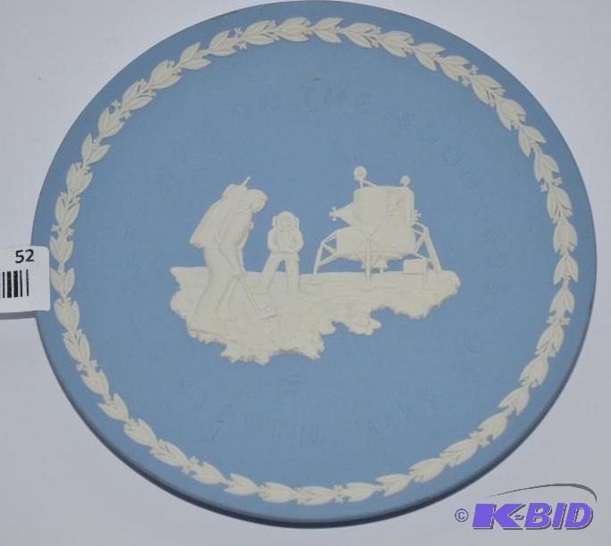 lot 52 image: Wedgwood Decorative Plate &quotMan on the Mo...