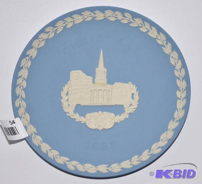 lot 54 image: Wedgwood Decorative Plate &quotChristmas 198...