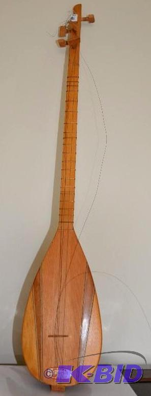 lot 82 image: Vintage handmade bowl back mandolin 30" ...