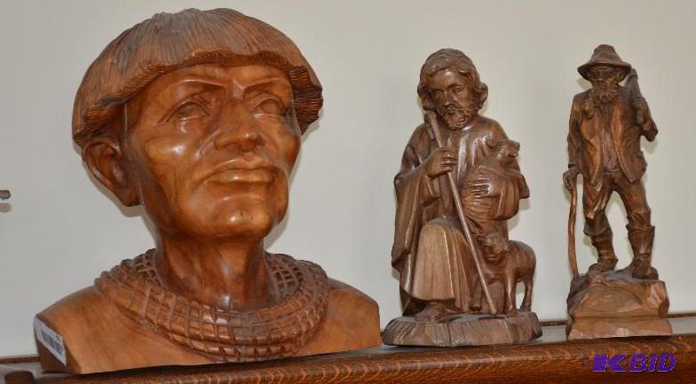 lot 83 image: Expensive hand carved wood sculptures 8"...