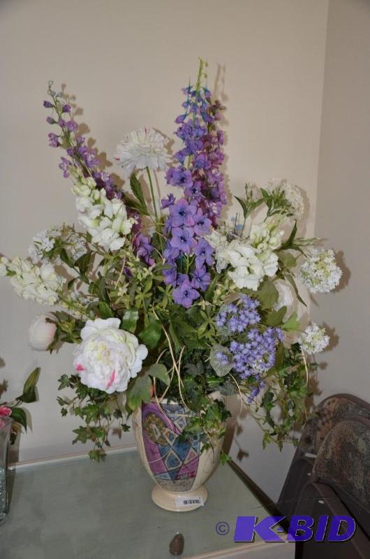 lot 9 image: Vase and flowers, Treen 2J written on the bot...