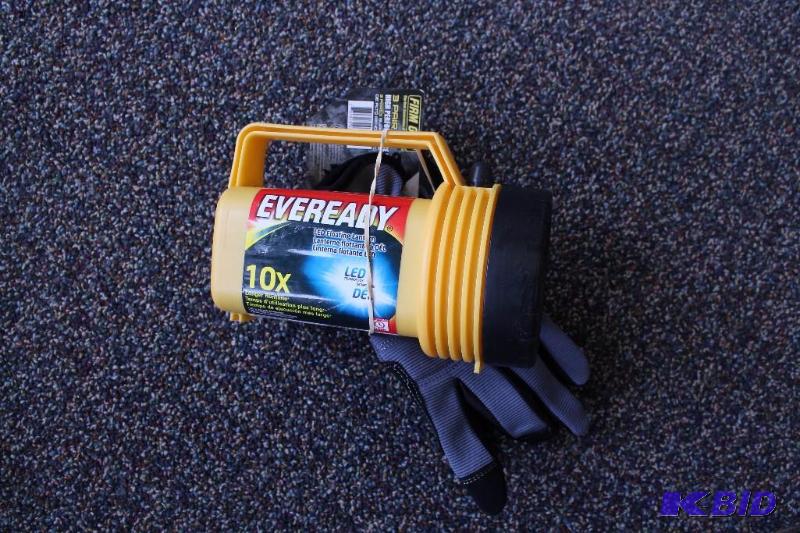 Eveready flashlight with gloves, customer return