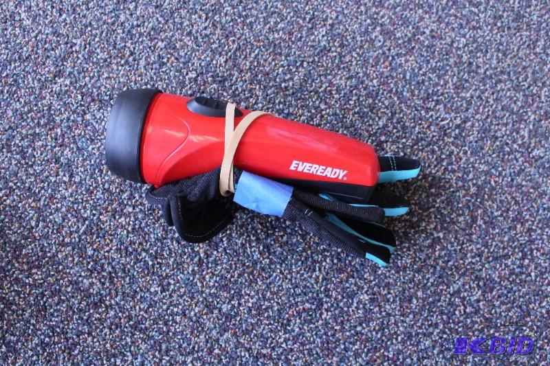 Eveready flashlight with gloves, customer return