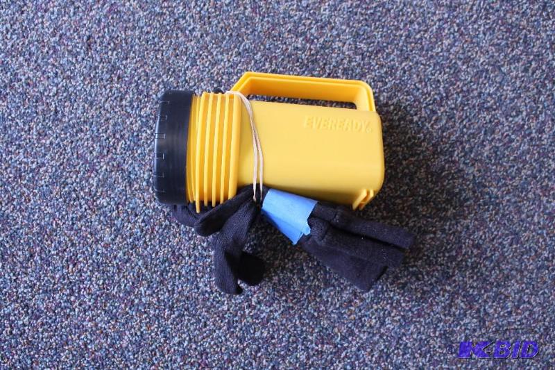 Eveready flashlight with gloves, customer return