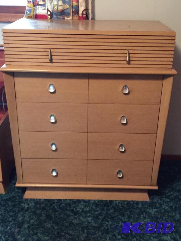 lot 1 image: Vintage Bedroom Set