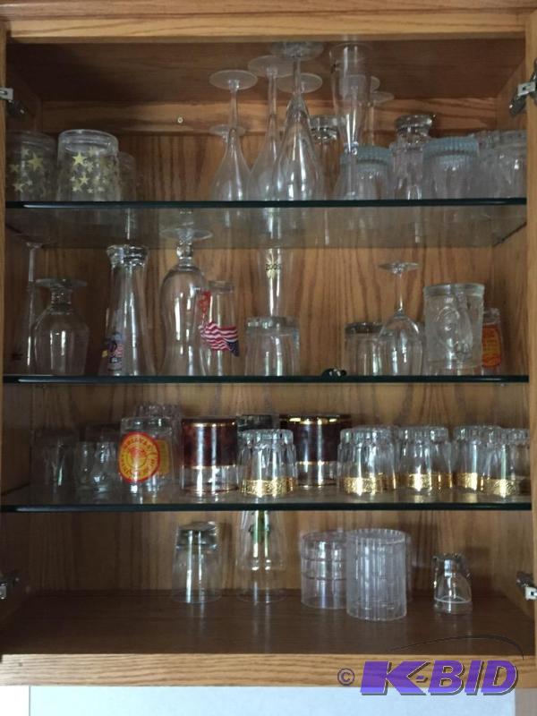 lot 10 image: Lot Of Glass Barware