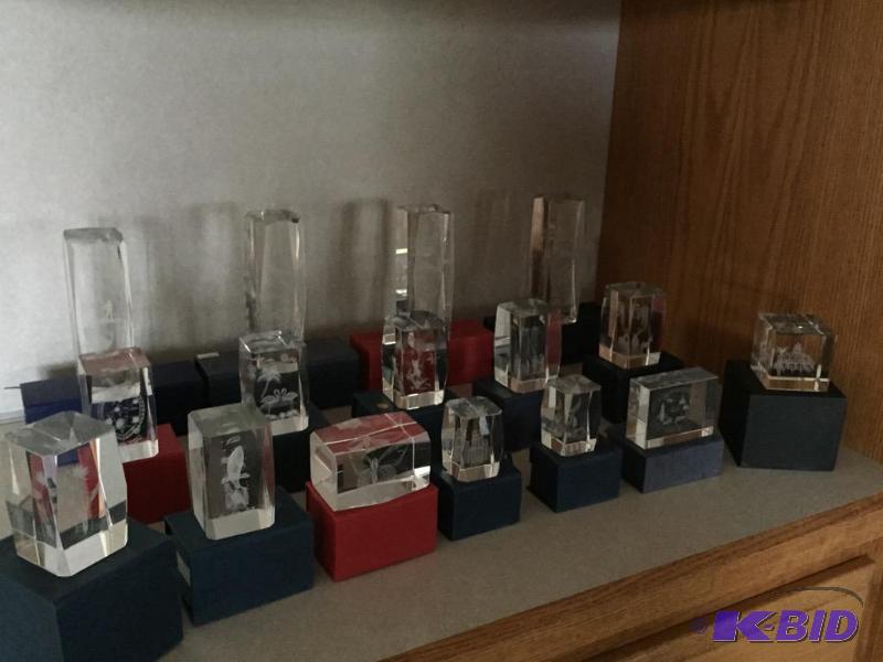 lot 14 image: Crystal Etched Cubes