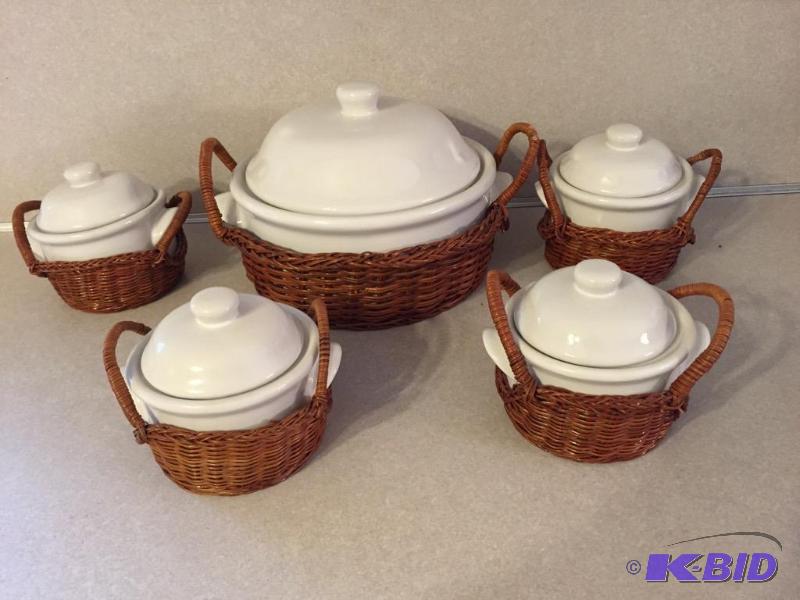 lot 16 image: Stoneware  Serving set.