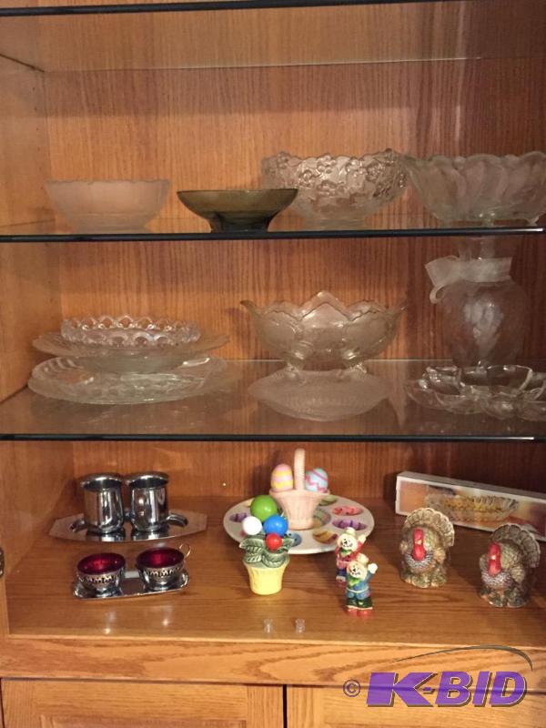 lot 18 image: Lot of Glass and Collectibles