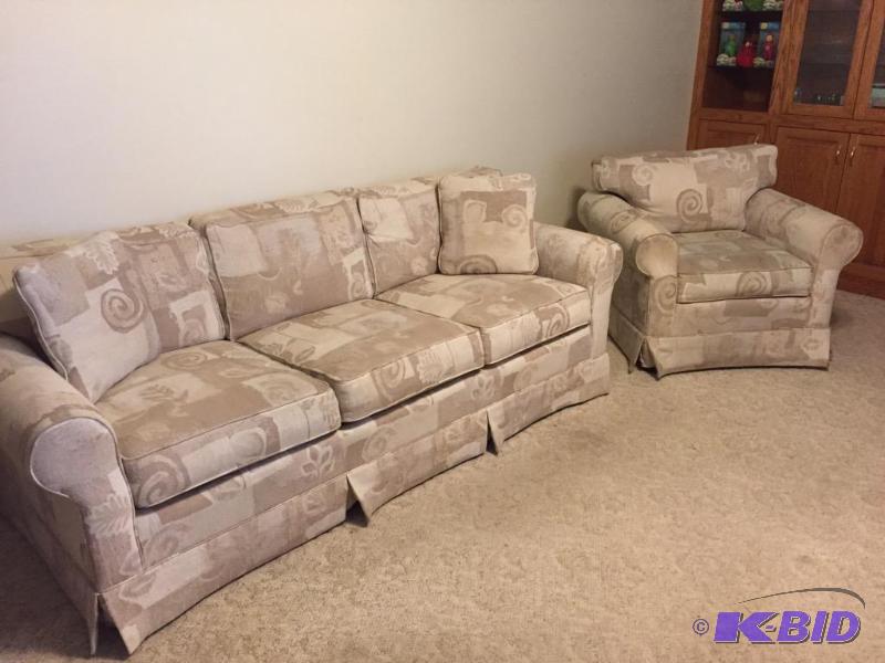 lot 25 image: Sofa And Loveseat