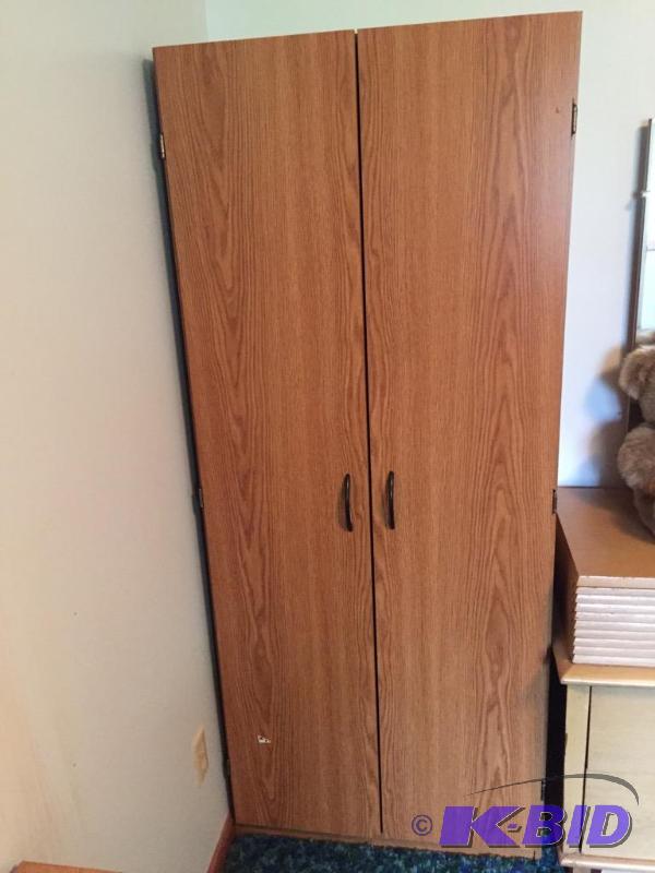 lot 3 image: Wardrobe
