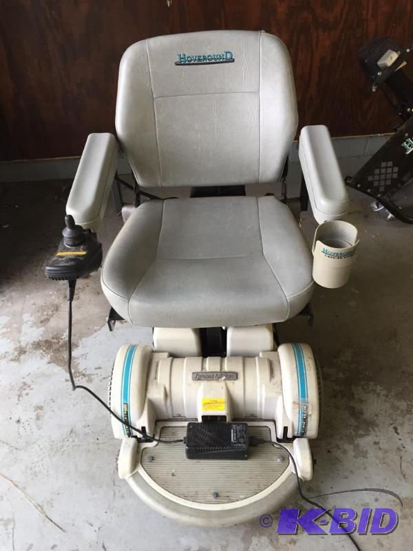 lot 33 image: Hoveround Power Chair With Hoverlift For Vehicles.