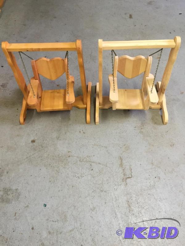 lot 43 image: Hand Made Mini Swing Garden Art