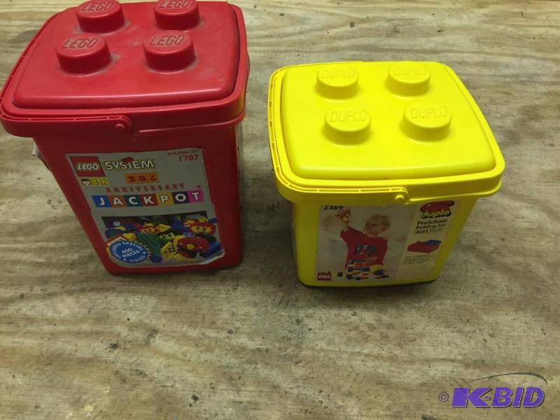 lot 48 image: Legos and Duplos