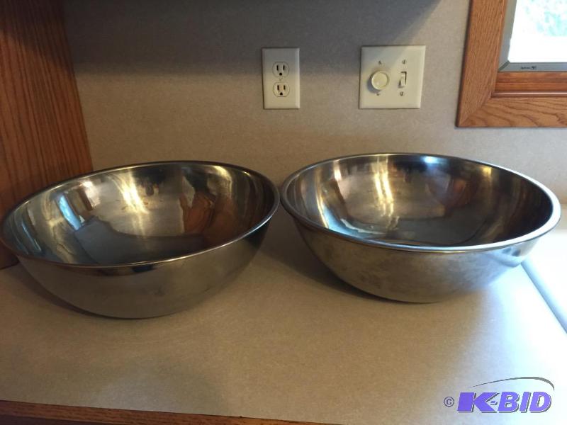 lot 49 image: Stainsless Steel Bowls