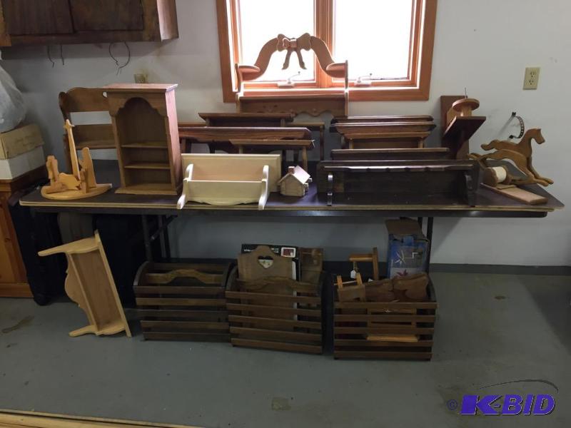 lot 58 image: Lot of Wooden Home Decor