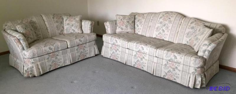 lot 6 image: Flexsteel Sofa And Love Seat