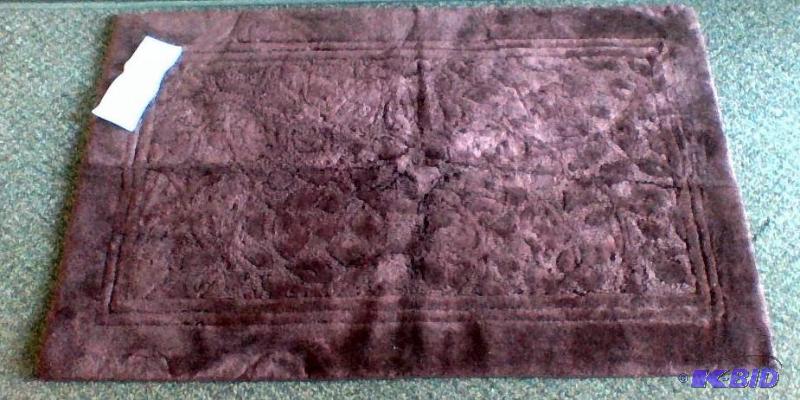 lot 51 image: Wexford Washable Rectangular Rug.  Burgundy.  30 x 50 Appears New with Tags
