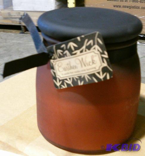 lot 129 image: Earthen Wick Scented Candle - 6" h - Gin...
