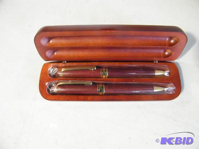 lot 149 image: Wooden Pen and Pencil Set - Comes in a wooden...