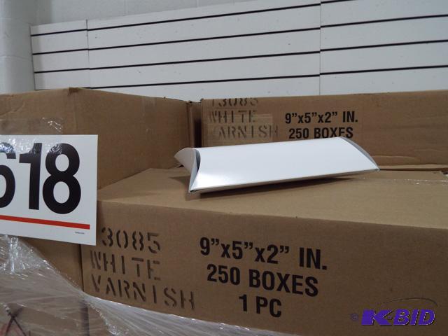 #13085 White Pillow Box 9x5x2