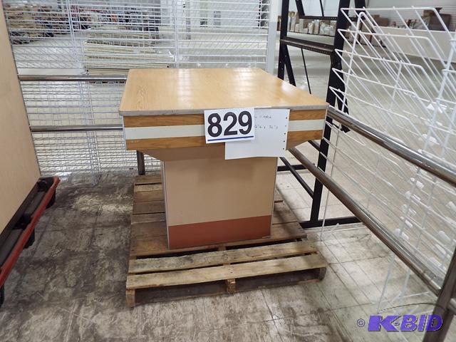 Display Table 42x36x32