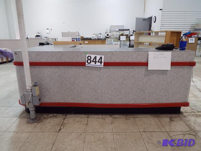 Peninsula Counter With Privacy Return