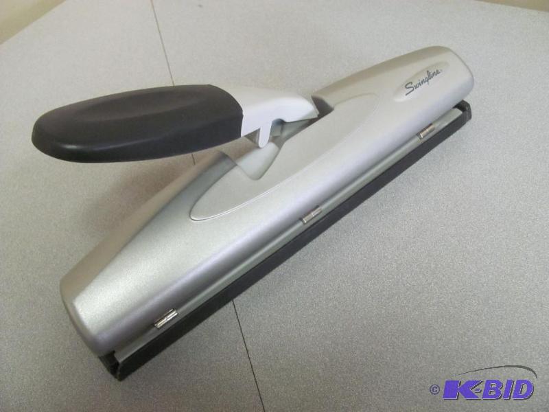lot 132 image: SWINGLINE 3-Hole Punch....