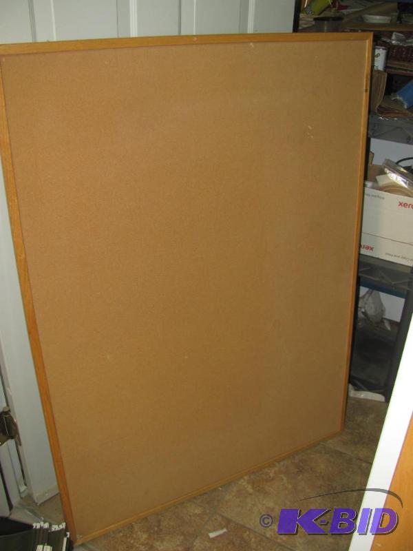 lot 135 image: Large 3 x 4 Bulletin Board. Very good condi...