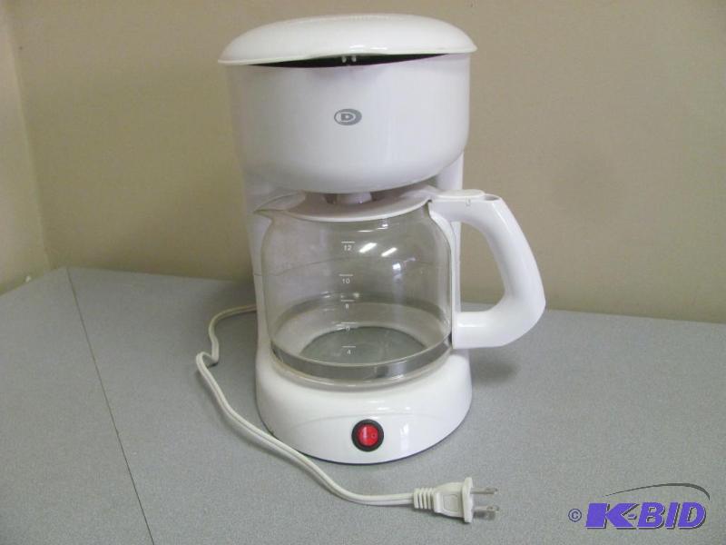 lot 139 image: Electric 12-Cup Coffee Maker. Works....