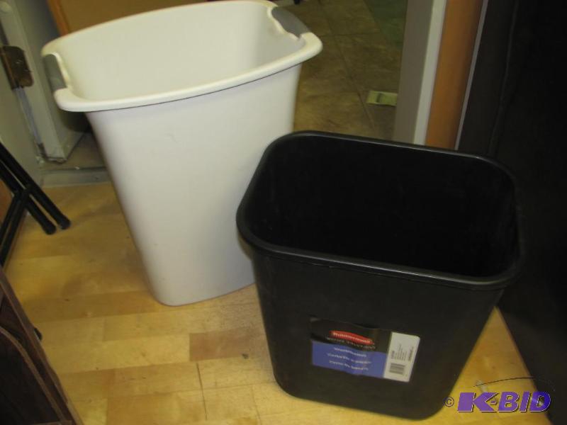 lot 143 image: Pair (2) of Plastic Waste Baskets. Perfect fo...