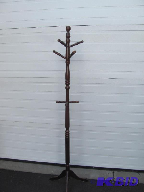 lot 149 image: Wooden CoatHat Rack. Perfect for the home or...