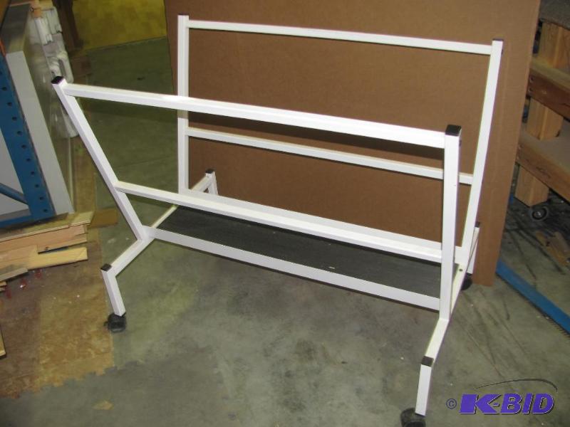 lot 19 image: This Rolling CartRetail Display Rack would b...