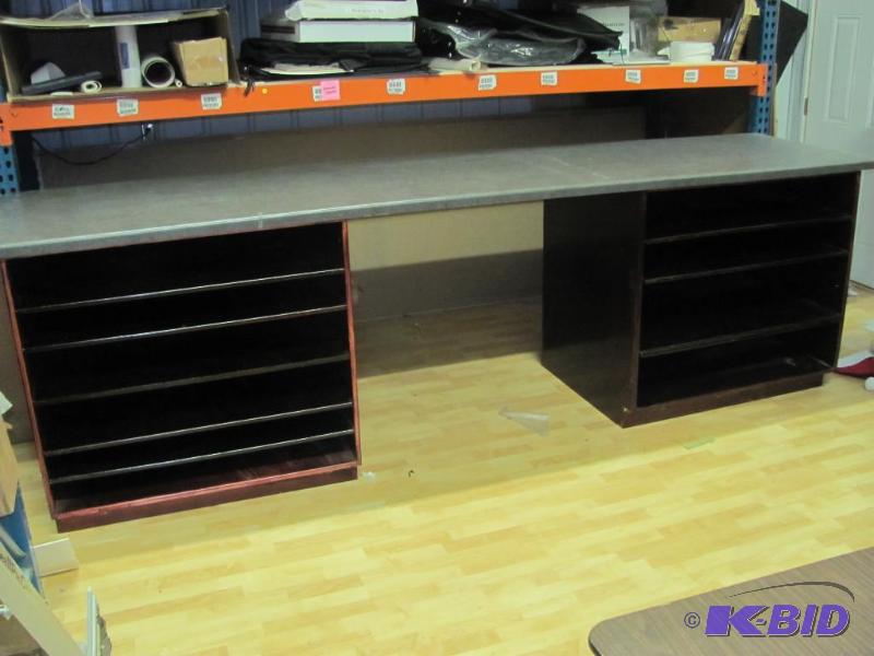 lot 3 image: If you need a large workspace with convenient...