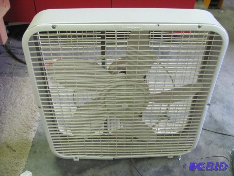lot 61 image: LAKEWOOD 20" Box Fan. Works....