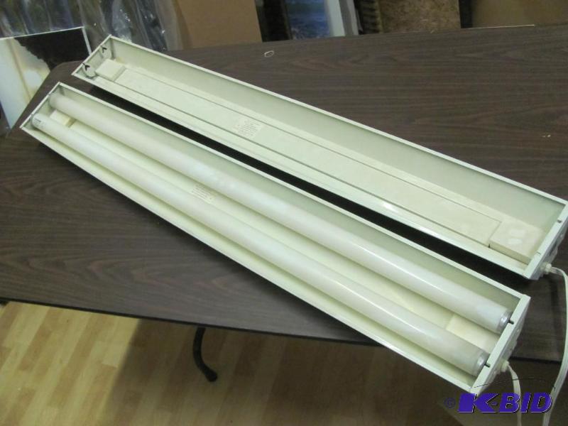 lot 66 image: Pair of 4 Fluorescent Lights. Work. One need...