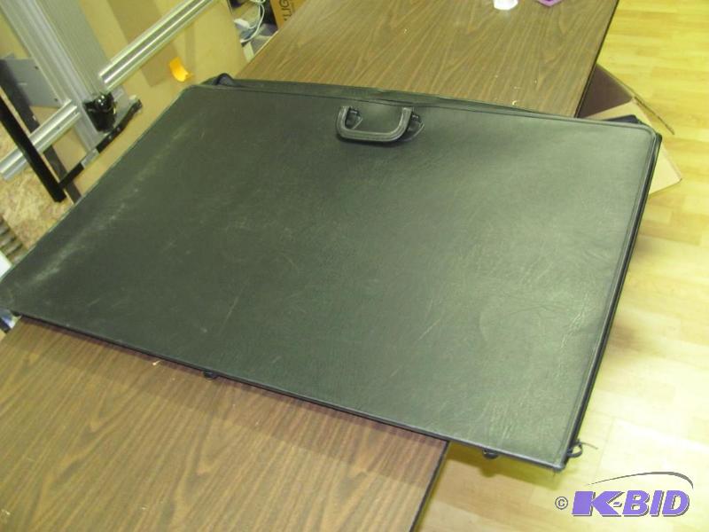 lot 78 image: Zippered ArtworkDocument Portfolio. Great fo...